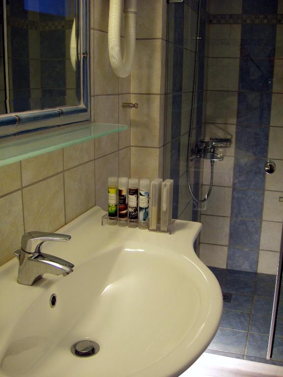 Anniska Hotel Kardhamili Phòng bức ảnh