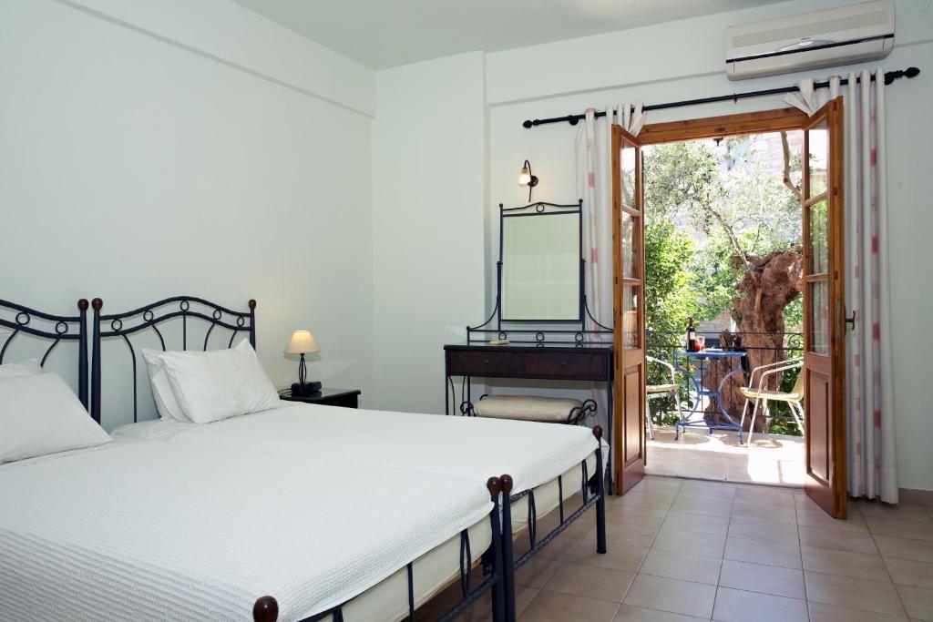 Anniska Hotel Kardhamili Phòng bức ảnh