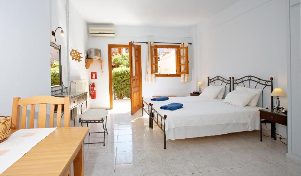 Anniska Hotel Kardhamili Phòng bức ảnh